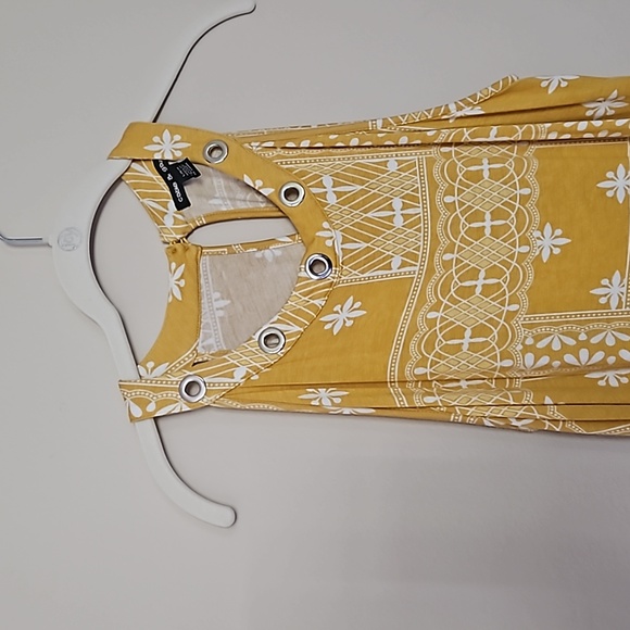 Cable & Guage Geo Mustard Yellow Keyhole Back High Neck Sleeveless Tank Lg EUC - Picture 1 of 6